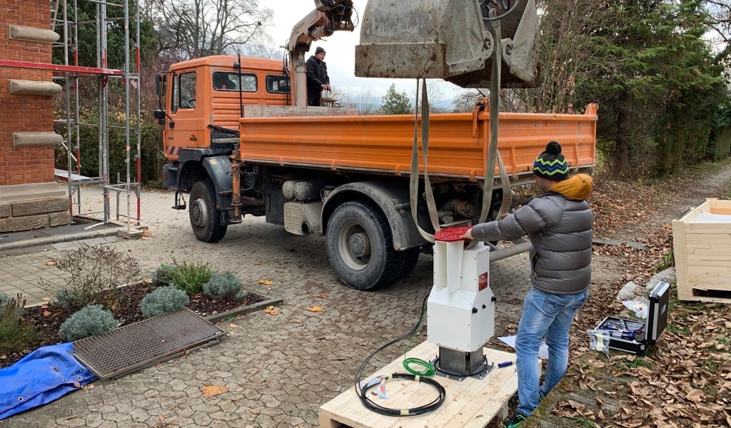 SPIDER 300A radio telescope in Karl Remeis Observatory: moving the WP-100 weatherproof mount head