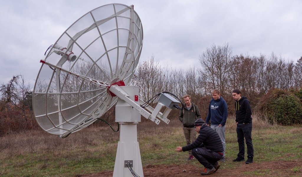 SPIDER 300A radio telescope in Karl Remeis Observatory: during training about the antenna