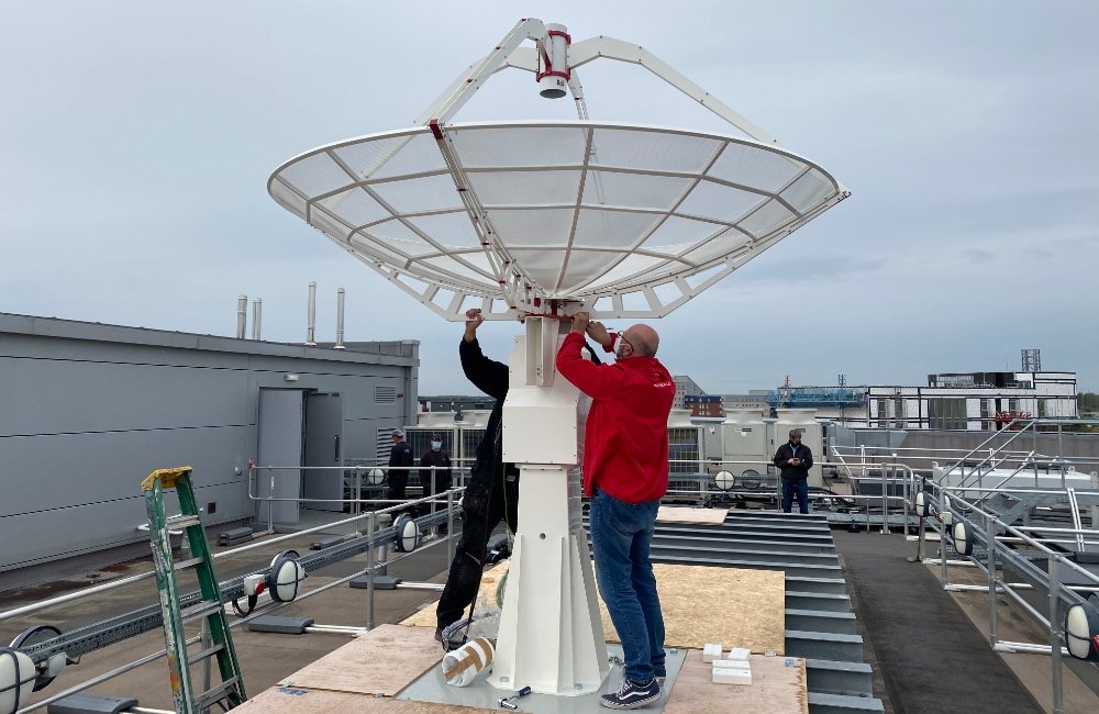 SPIDER 300A 3 meter radio telescope installed in University of Lincoln (UK): fixing the 3 meter antenna on the radio telescope mount