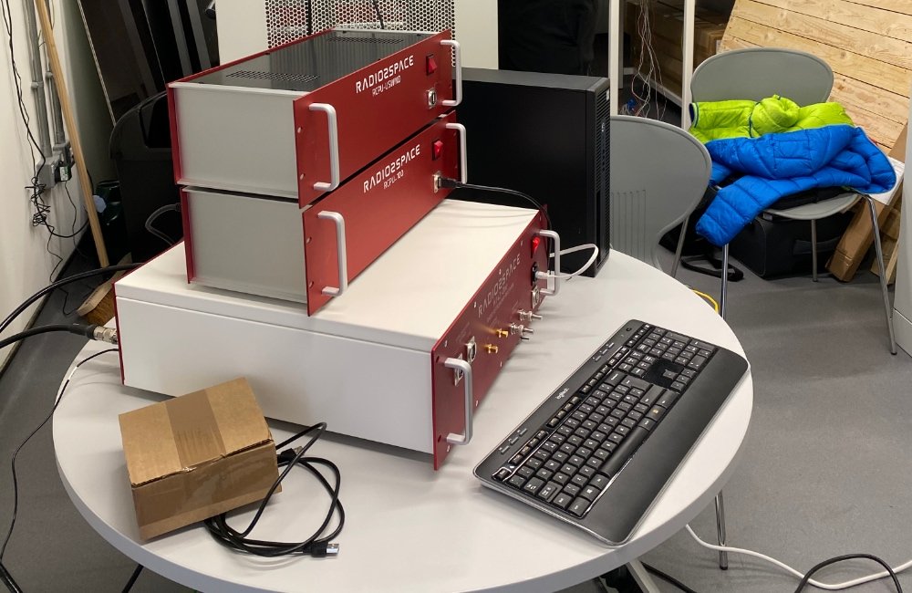 SPIDER 300A 3 meter radio telescope installed in University of Lincoln (UK): H142-One receiver and antenna control unit in the control room