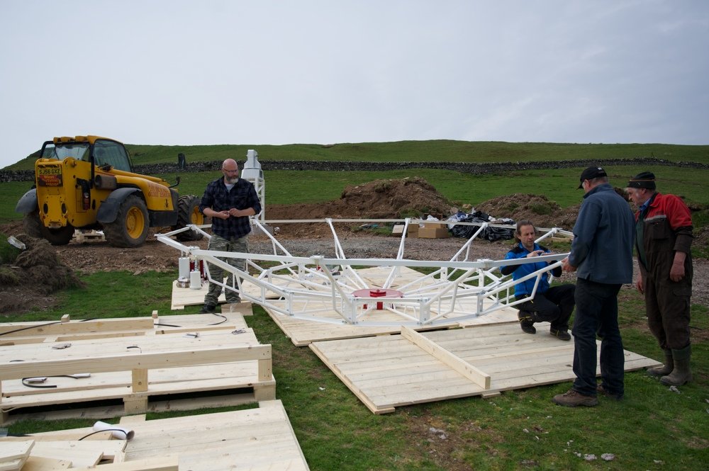 SPIDER 500A radio telescope installed in Scotland: assembling antenna rear support