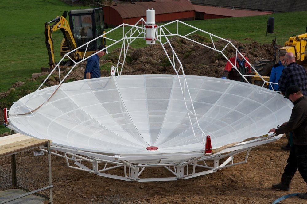 SPIDER 500A radio telescope installed in Scotland: 1420 MHz feed installed on the antenna