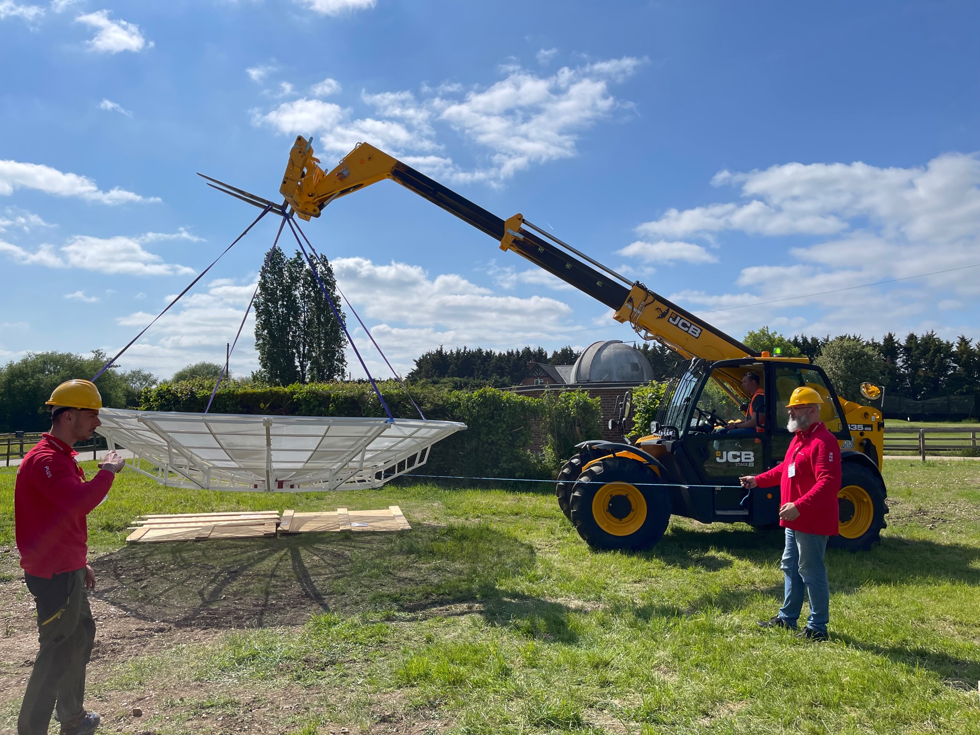 SPIDER 500A radio telescope installed in Eton College, UK