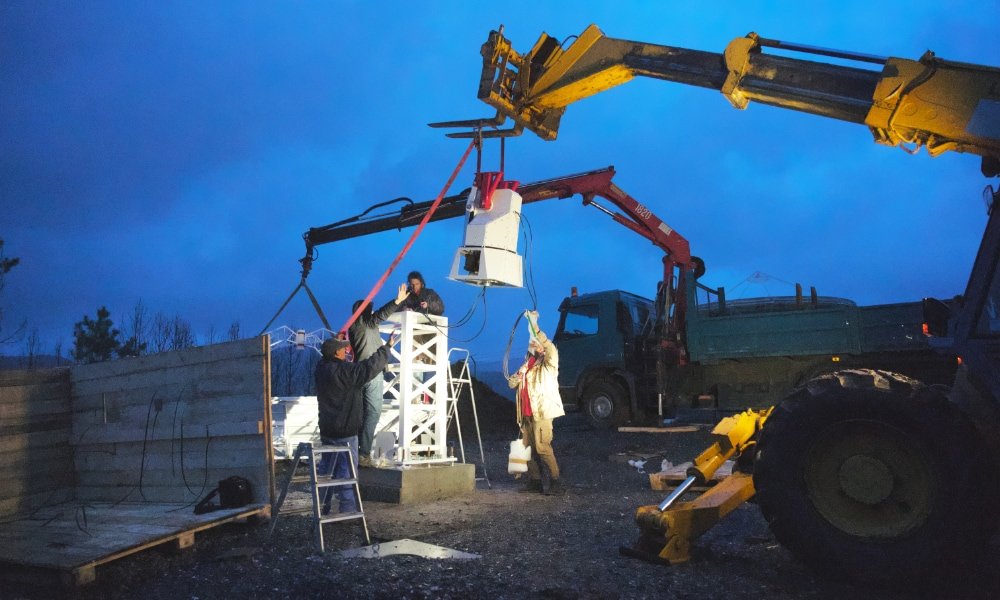 SPIDER 500A radio telescope installed in Porto da Balsa radio astronomy station: installing the WP-400 mount on the pier